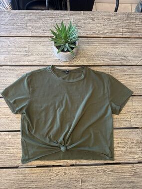 Women's Olive Green Knot-Front Short Sleeve Crop Tee, Sz large